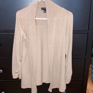 I.N. Studio tan cover up great condition